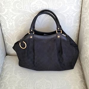 Gorgeous Gucci Sukey Medium Canvas Hobo Handbag